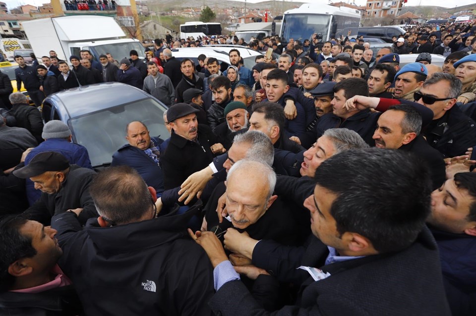 CHP Lideri Kılıçdaroğlu'na linç girişimi